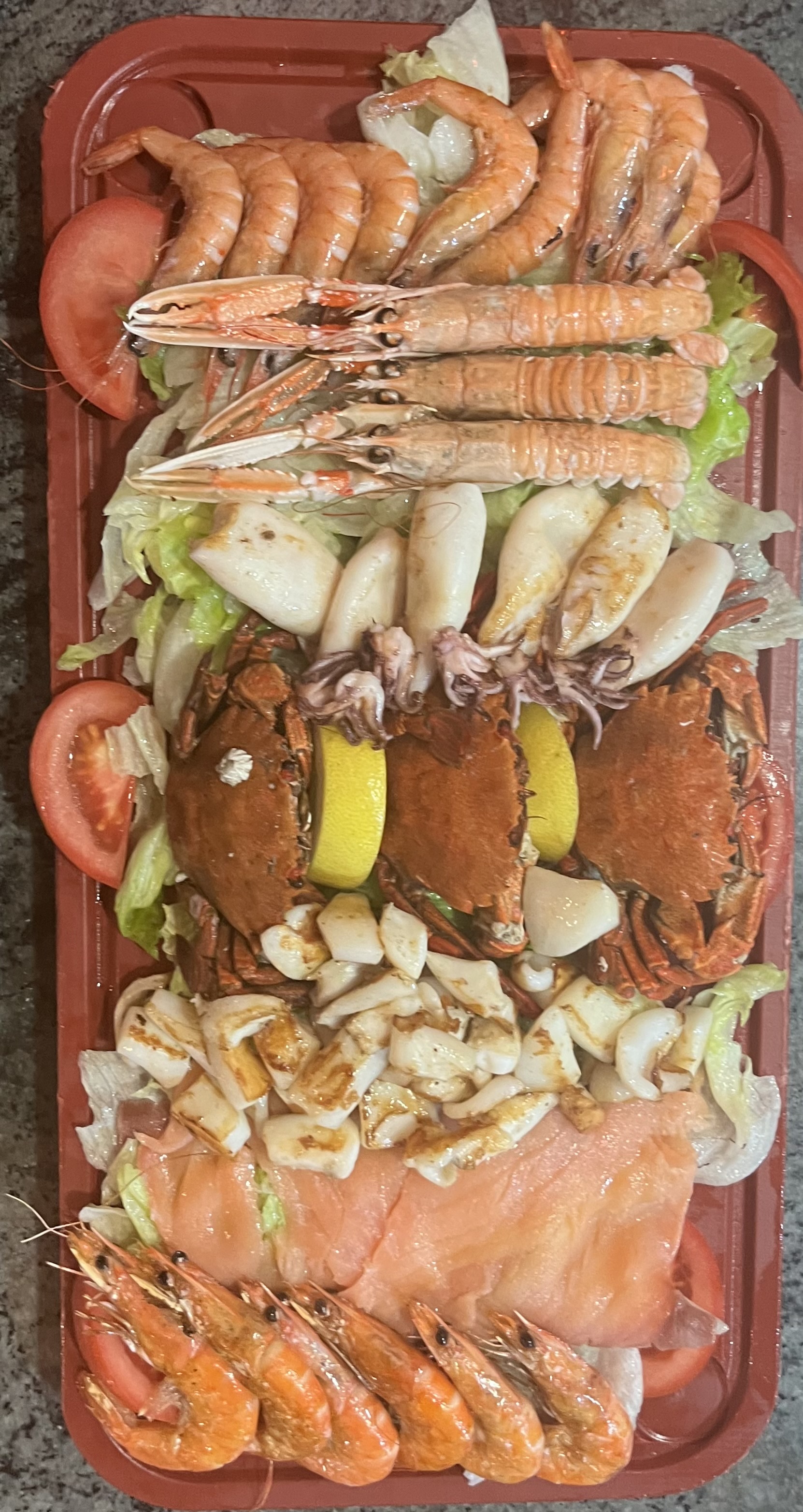 Tabla de marisco con langostinos, centollo, salmón y bogavante